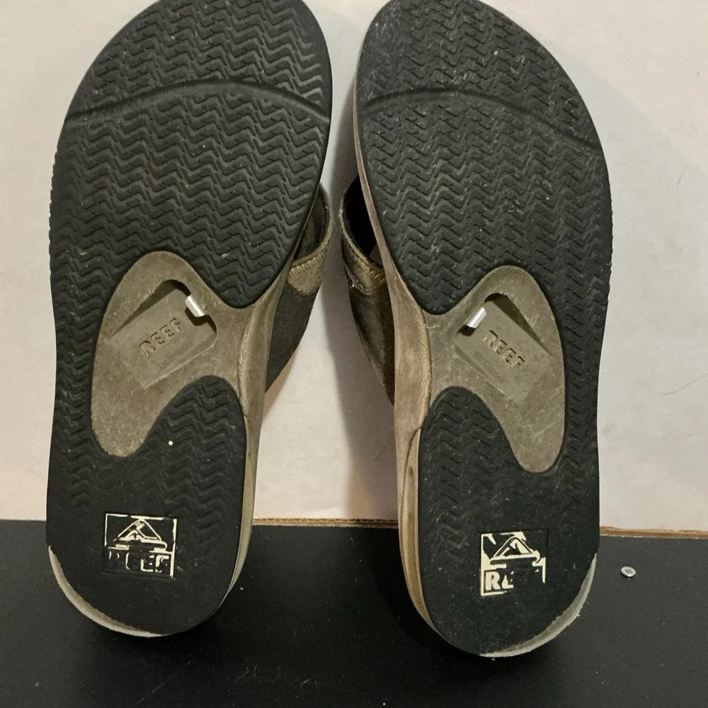 Men's Reef Fannings Flip Flops Beer Bottle Opener sandals  Gray Size 13 WORN